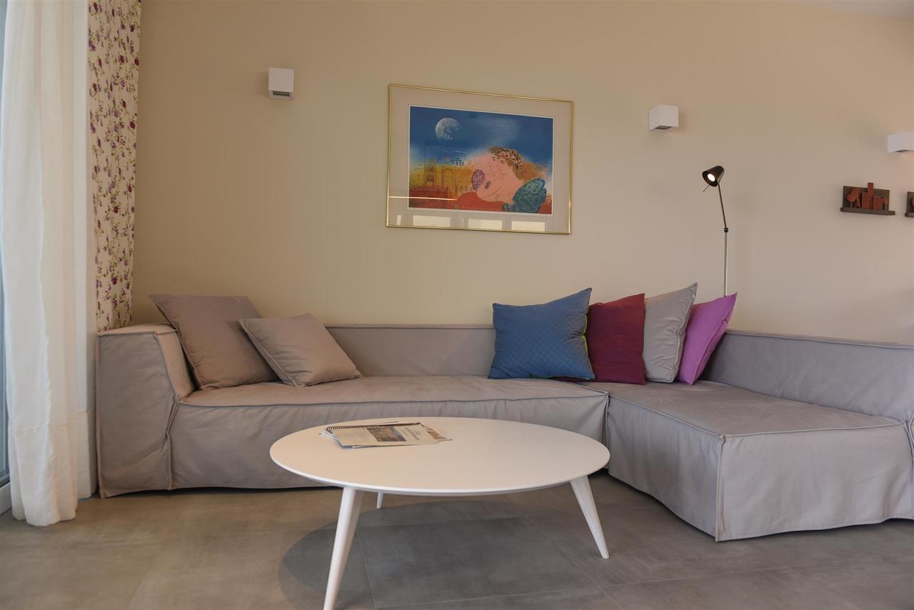 Rodia Beach Suites Kokkinos Pyrgos Eksteriør billede