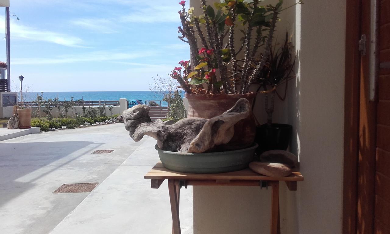 Rodia Beach Suites Kokkinos Pyrgos Eksteriør billede
